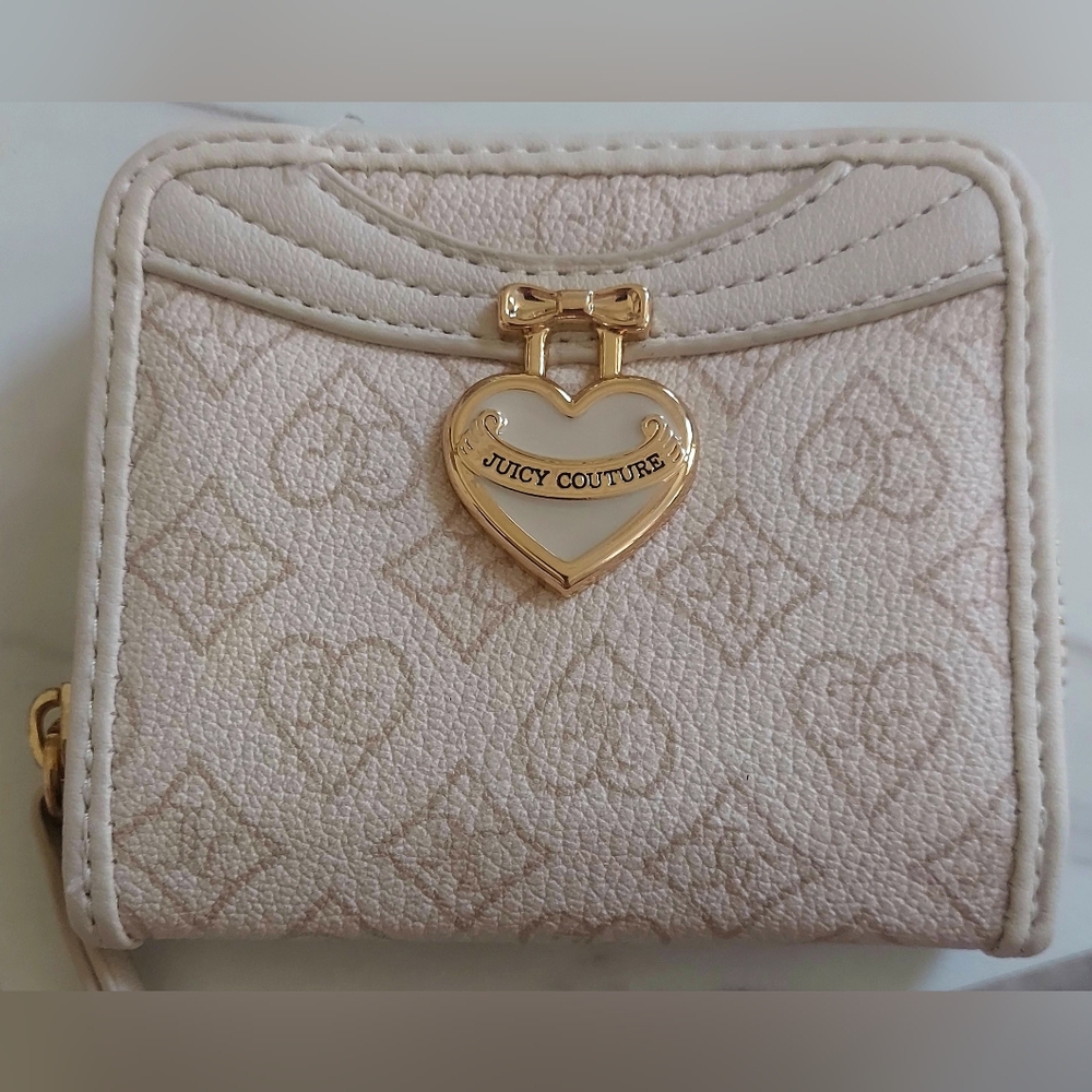Juicy Couture Beige Heart Charm Wallet NWOT